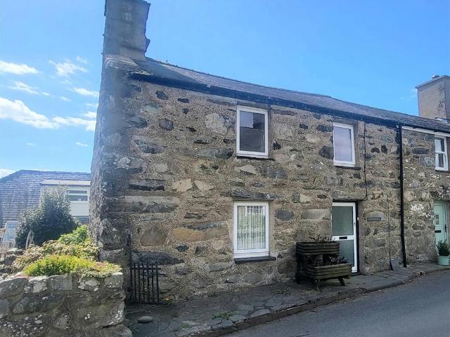 House for sale in Llanfair