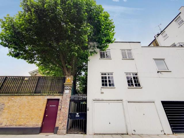 House for sale in Earl's Court, Greater London