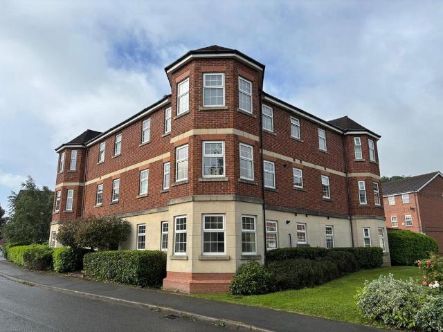 Flat for sale in Lindley, West Yorkshire