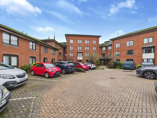 Flat for sale in Barbourne, Worcestershire