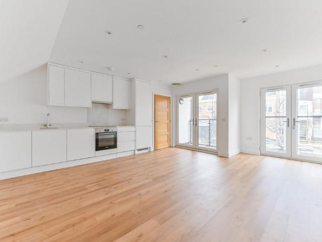 House for sale in London Borough of Croydon, Selsdon