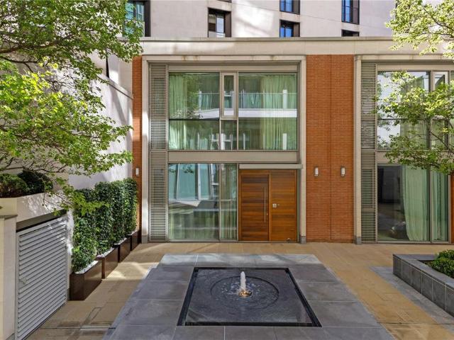 House for sale in Knightsbridge, Greater London
