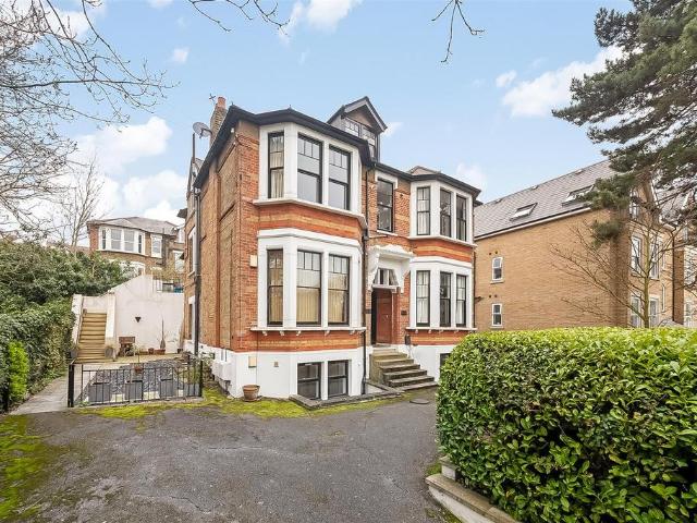 Flat for sale in East Dulwich, Greater London