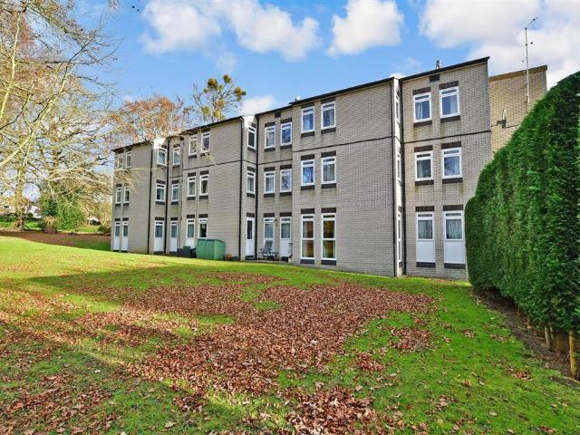 Flat for sale in Midway, Kent