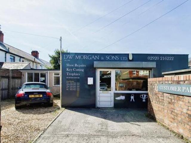 House for sale in Lyons, Greater London