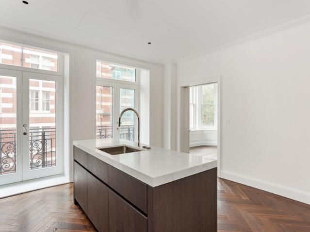 House for sale in Cat Hill