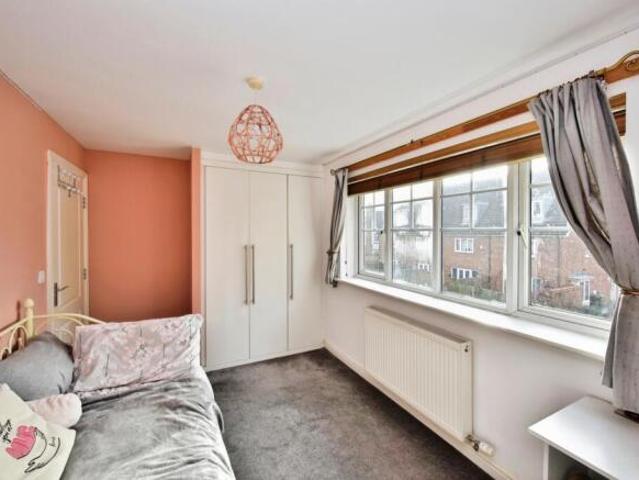 Flat for sale in Midway, Kent