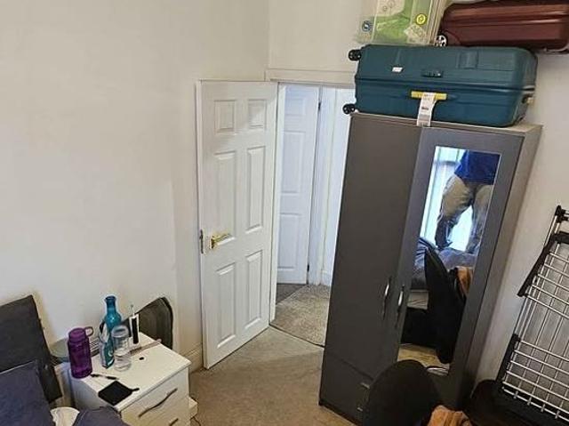 House for rent in Calderstones
