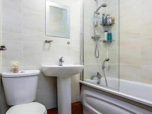 House for rent in Calderstones
