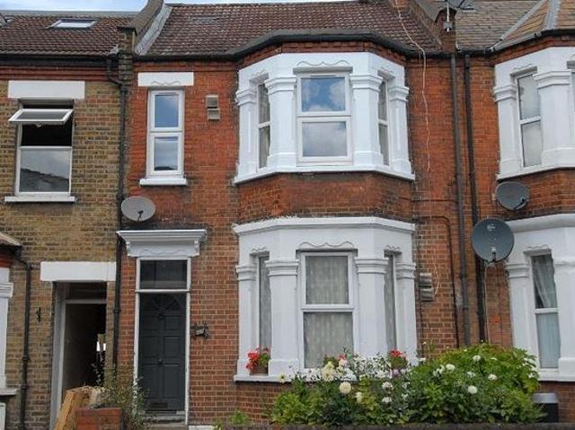 House for rent in London Borough of Merton, Raynes Park