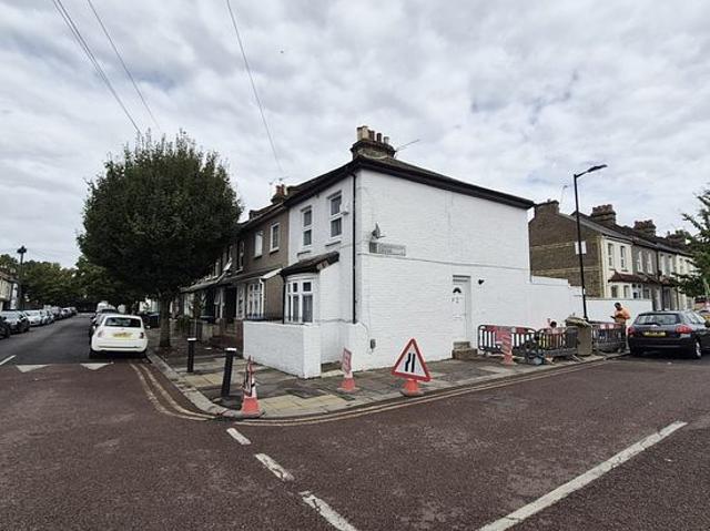 House for rent in Lower Edmonton, Greater London