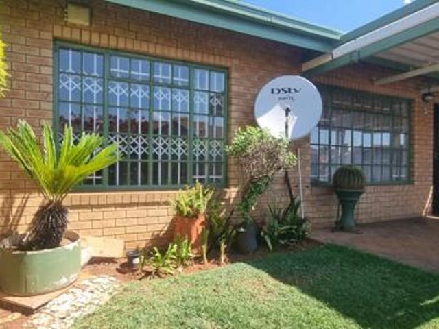 House for rent in Waterkloof, Gauteng