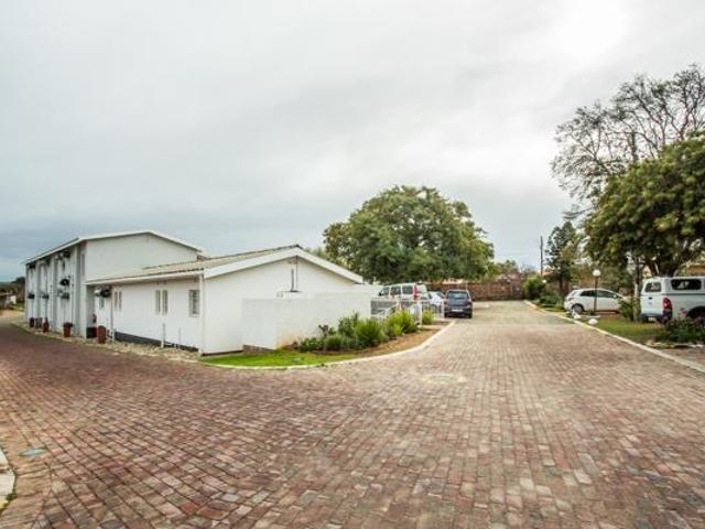House for sale in Oudtshoorn Local Municipality, Garden Route District Municipality
