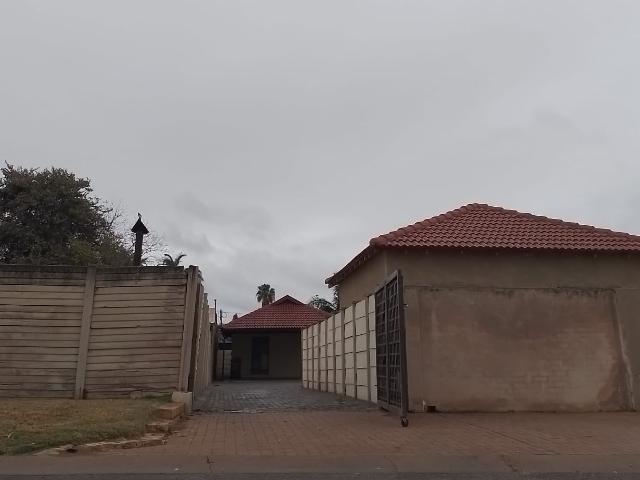 House for rent in Waterkloof, Gauteng