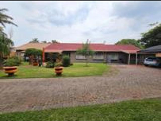 House for rent in Waterkloof, Gauteng