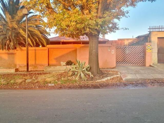 House for rent in Vosloorus, Gauteng