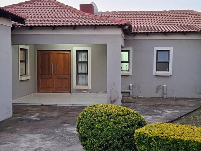 House for rent in Waterkloof, Gauteng