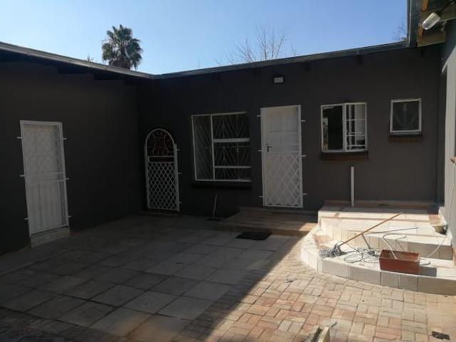 House for rent in Waterkloof, Gauteng