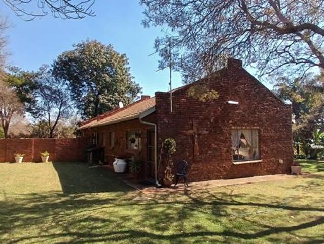 House for rent in Waterkloof, Gauteng