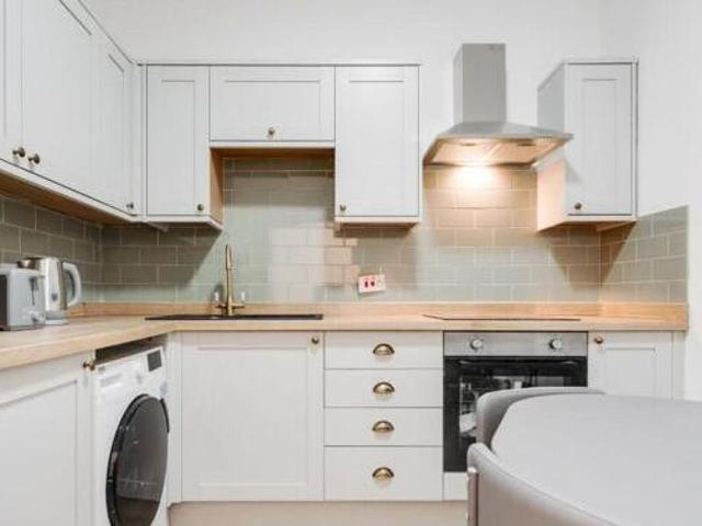 House for rent in Calderstones