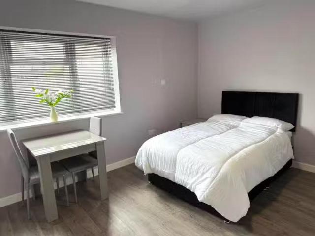 House for rent in Swanscombe and Greenhithe, Monks Orchard
