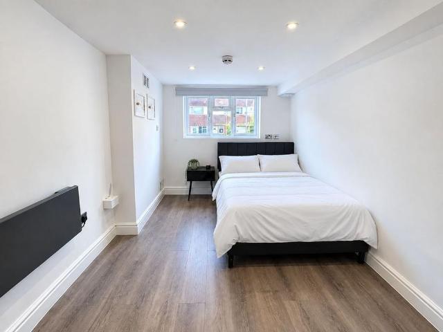 Room for rent in Grovehill, Pouchen End