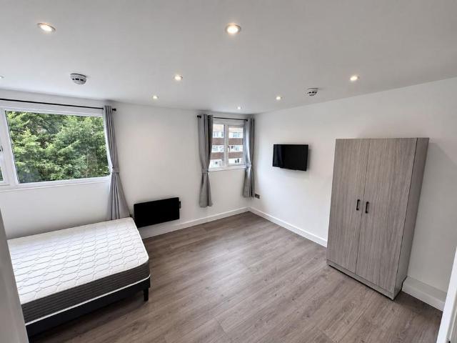 Room for rent in Grovehill, Pouchen End