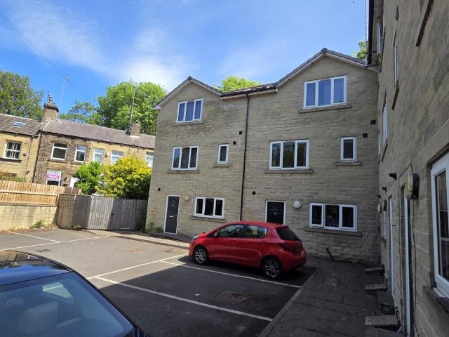 House for rent in Armitage Bridge, West Yorkshire