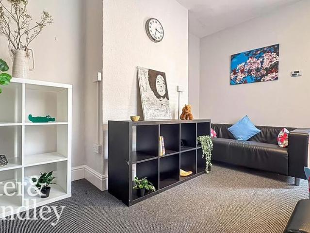 Room for rent in Compton Acres, Barton In Fabis