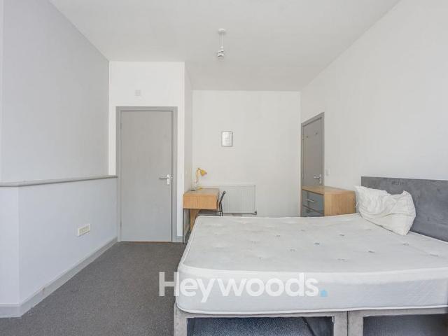 Room for rent in Burslem, Stoke-on-Trent