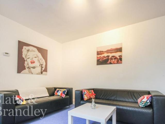 House for rent in Compton Acres, Barton In Fabis