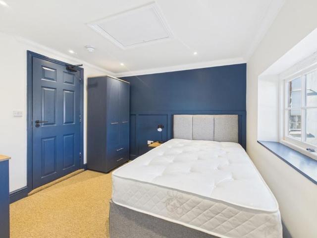 House for rent in Wotton, Gloucester