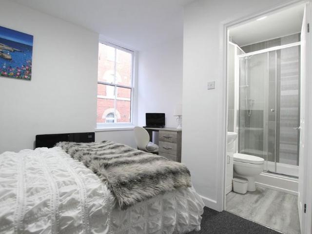 Room for rent in Kings Barton, Gloucester