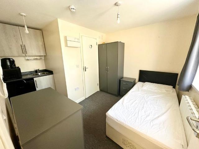 Room for rent in Lower Halliford, Surrey