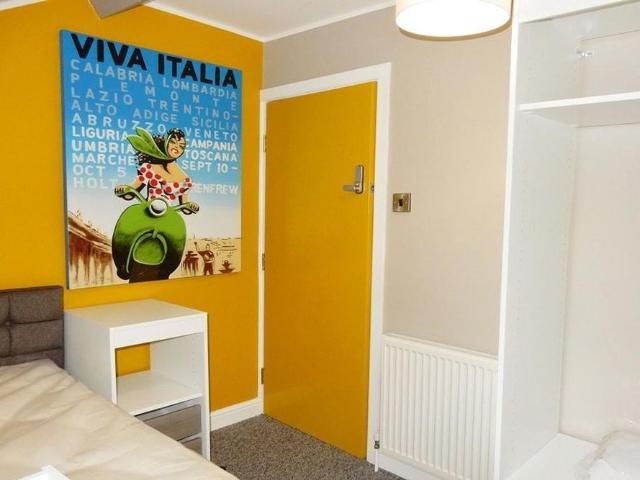 House for rent in Caldermill, East Midlands
