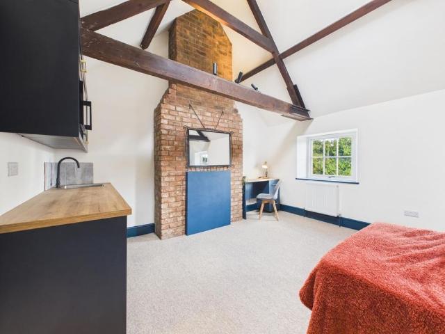 House for rent in Wotton, Gloucester