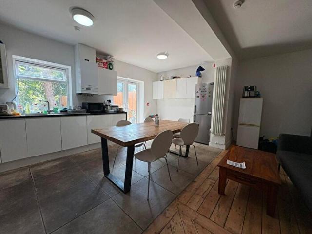 Apartment for rent in Church Cowley, The Slade
