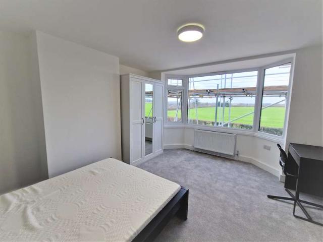 Room for rent in Napsbury Park, Five Acres