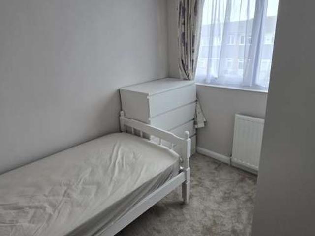 Room for rent in Elm Park, Greater London