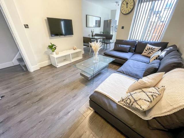 Room for rent in Elm Park, Calderstones