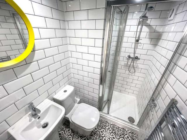 Room for rent in Kensington, Calderstones
