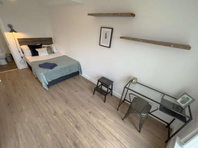 Room for rent in Kensington, Calderstones