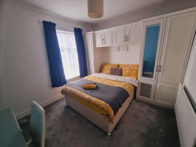 Room for rent in New Town, Monks Orchard