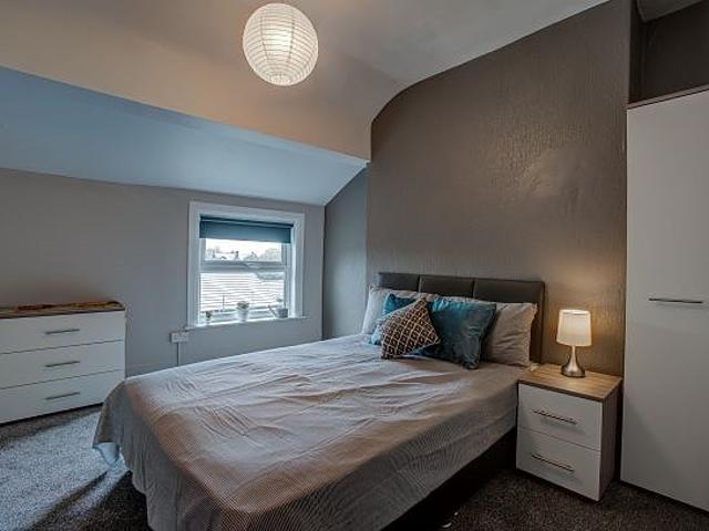 Room for rent in Garston, Calderstones
