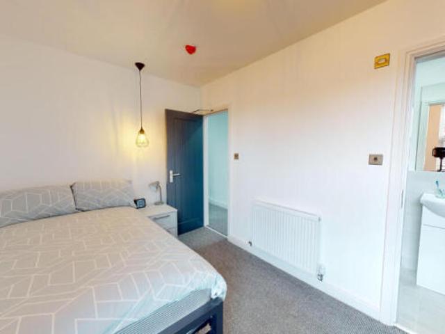 Room for rent in Calderstones