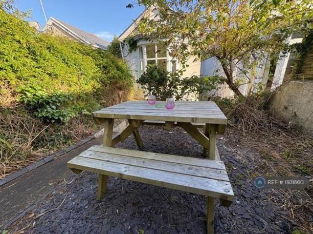 Room for rent in Nangreaves, Wales