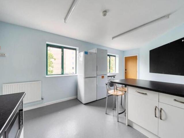 Room for rent in Westborough, Surrey