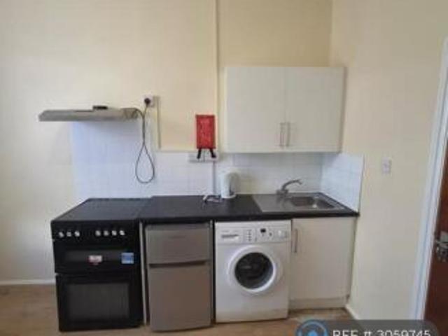Room for rent in Cat Hill, England
