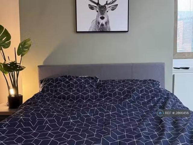 House for rent in Calderstones