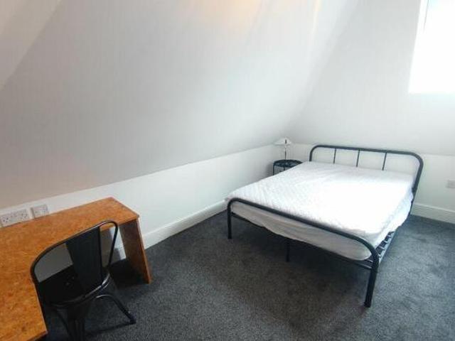 House for rent in Calderstones